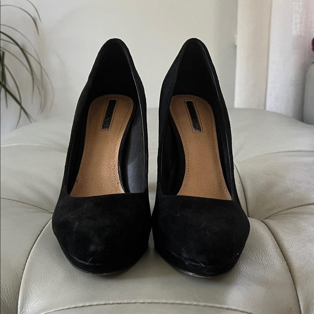 Tahari Classic Black Suede Heels